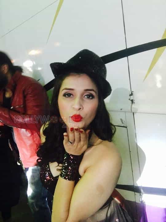 Tollywood Heroine Mannara Chopra Pictures 05
