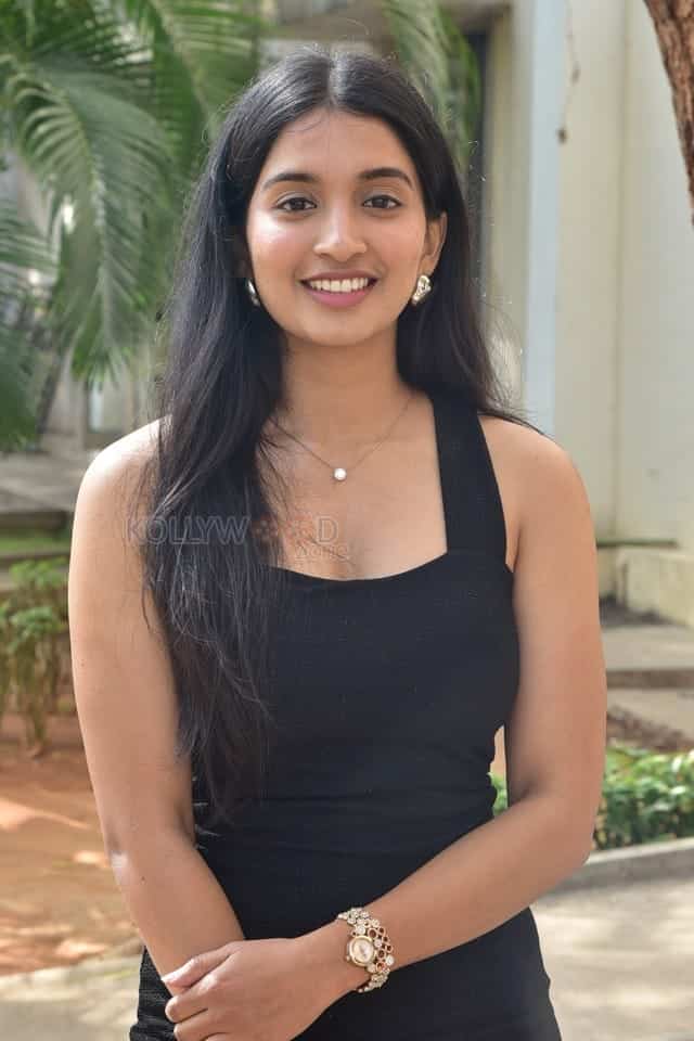 Actress Bhavana Vazhapandal at Sarkaaru Noukari Press Meet Pictures 05