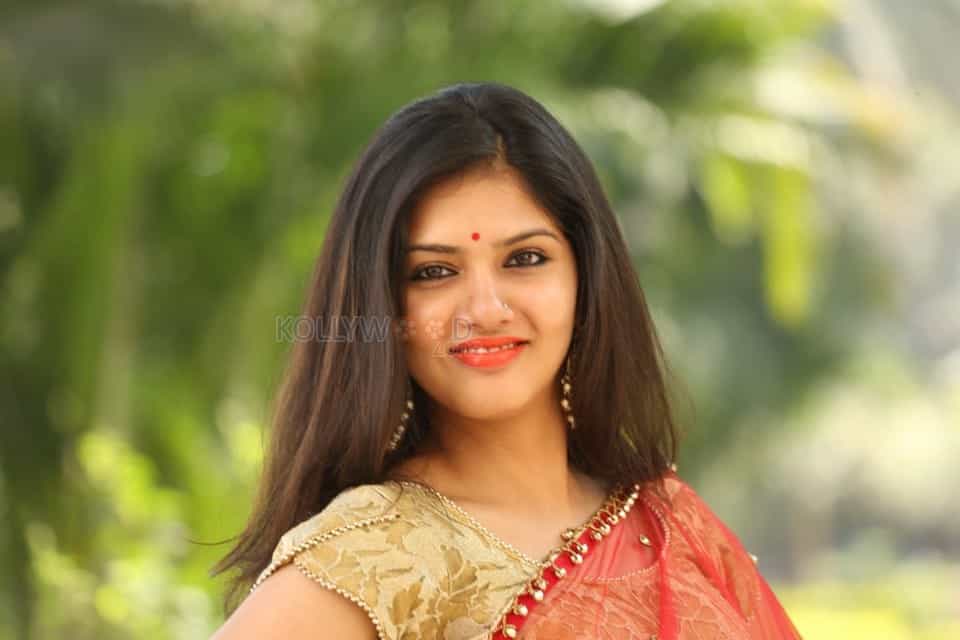 Actress Gayathri Suresh At Hero Heroine Teaser Launch Photos 01