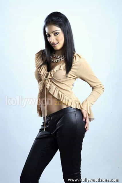 Actress Hari Priya Hot Spicy Photos 15