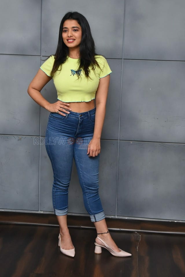 Actress Ketika Sharma at Romantic Movie Interview Photos 32