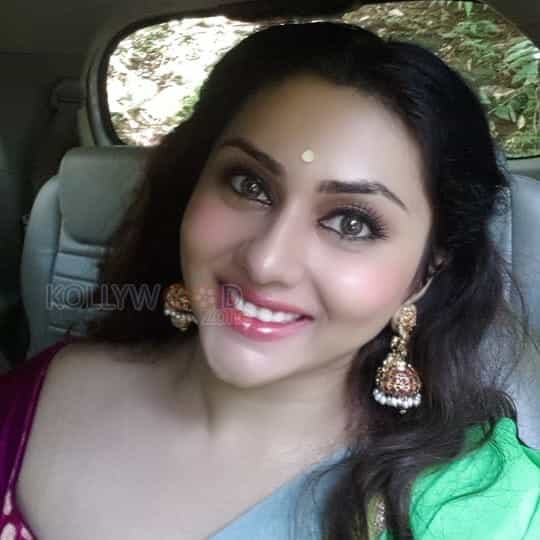 Actress Namitha Glamourous Saree Pictures 01