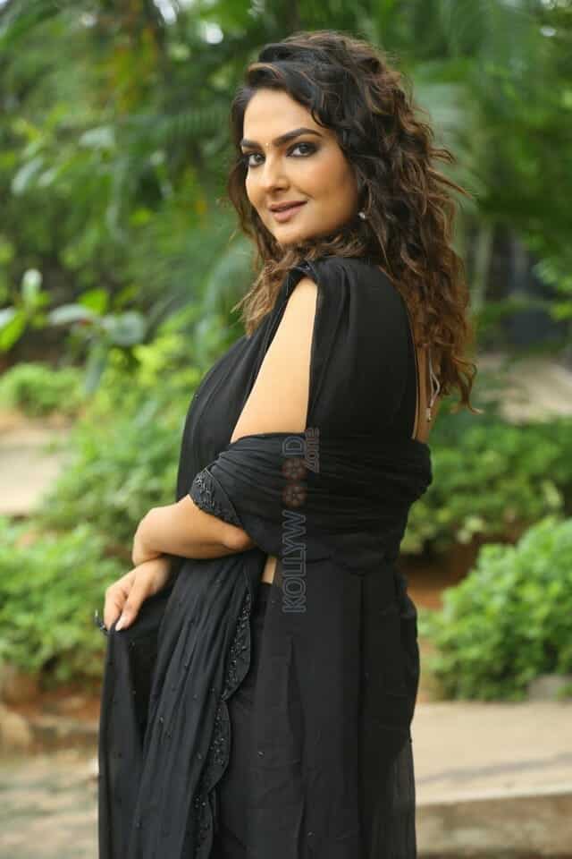 Actress Neha Deshpande at Rajugari Kodipulao Press Meet Pictures 13