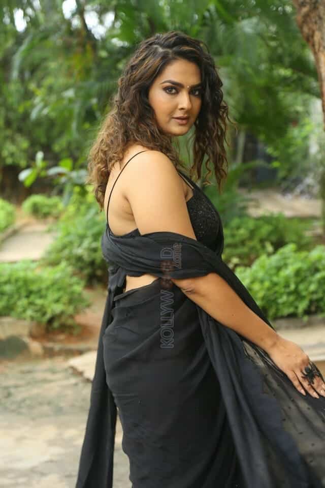 Actress Neha Deshpande at Rajugari Kodipulao Press Meet Pictures 15