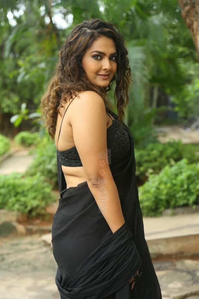 Actress Neha Deshpande at Rajugari Kodipulao Press Meet Pictures 22