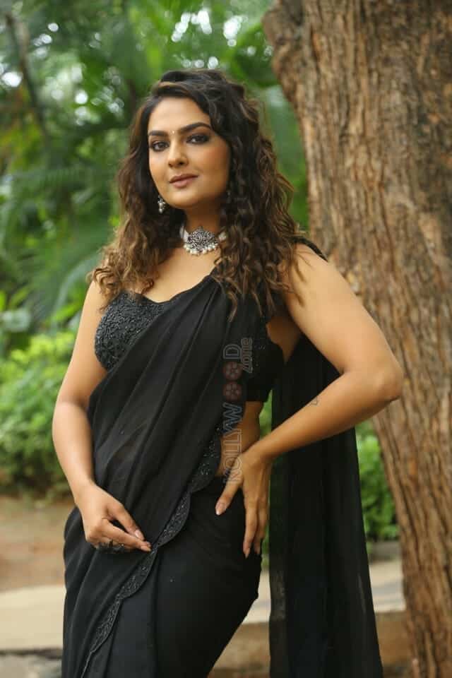 Actress Neha Deshpande at Rajugari Kodipulao Press Meet Pictures 29