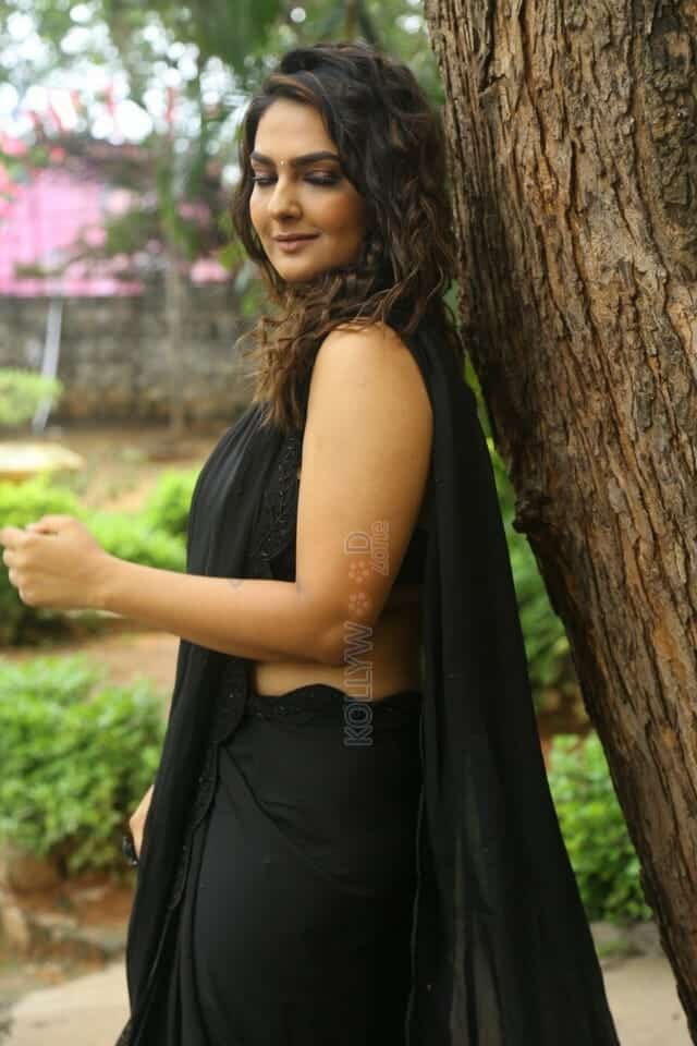 Actress Neha Deshpande at Rajugari Kodipulao Press Meet Pictures 32