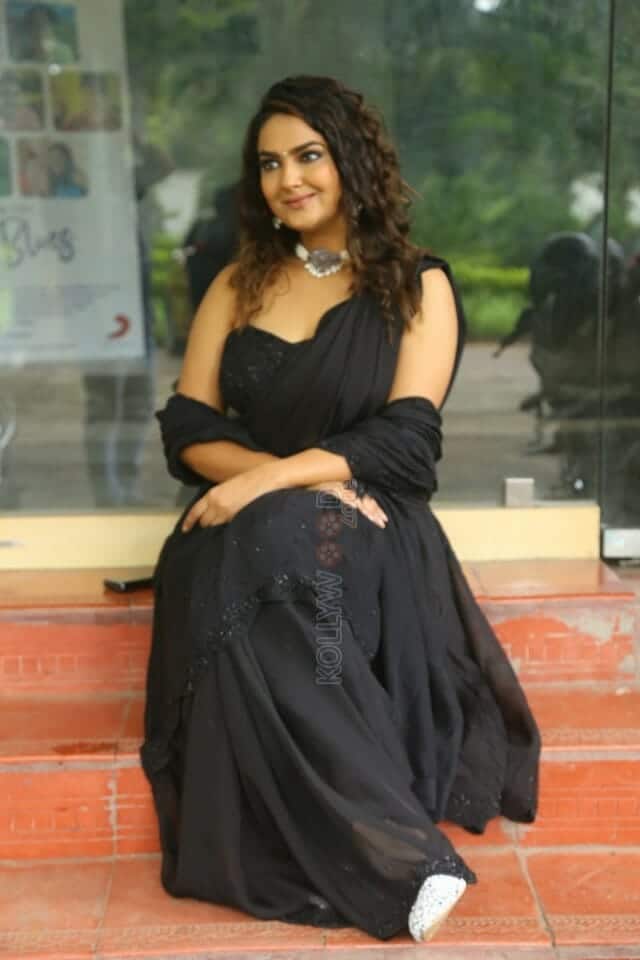 Actress Neha Deshpande at Rajugari Kodipulao Press Meet Pictures 41