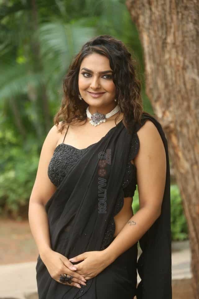 Actress Neha Deshpande at Rajugari Kodipulao Press Meet Pictures 50