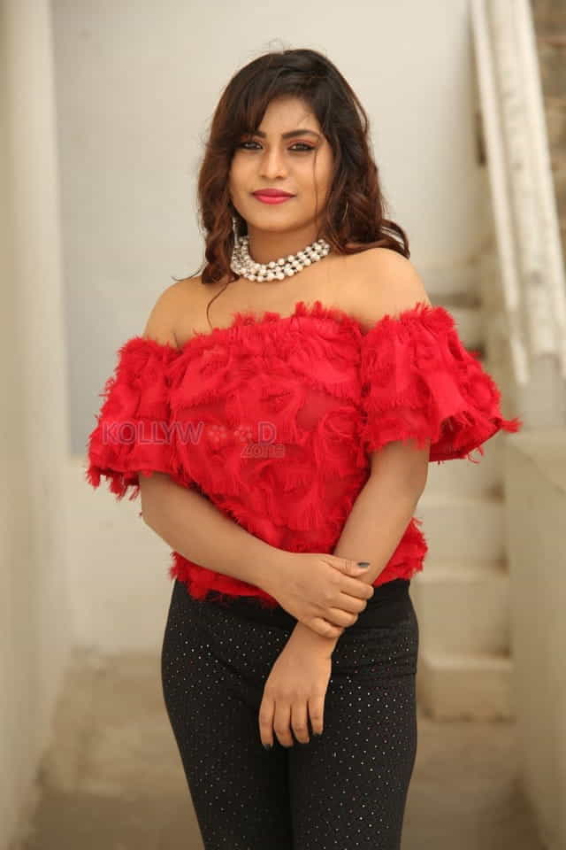Actress Priya Augustin At Prema Easy Kadu Press Meet Photos 06