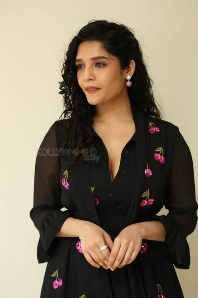 Actress Ritika Singh at In Car Movie Press Meet Pictures 15
