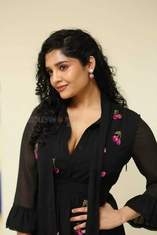 Actress Ritika Singh at In Car Movie Press Meet Pictures 19