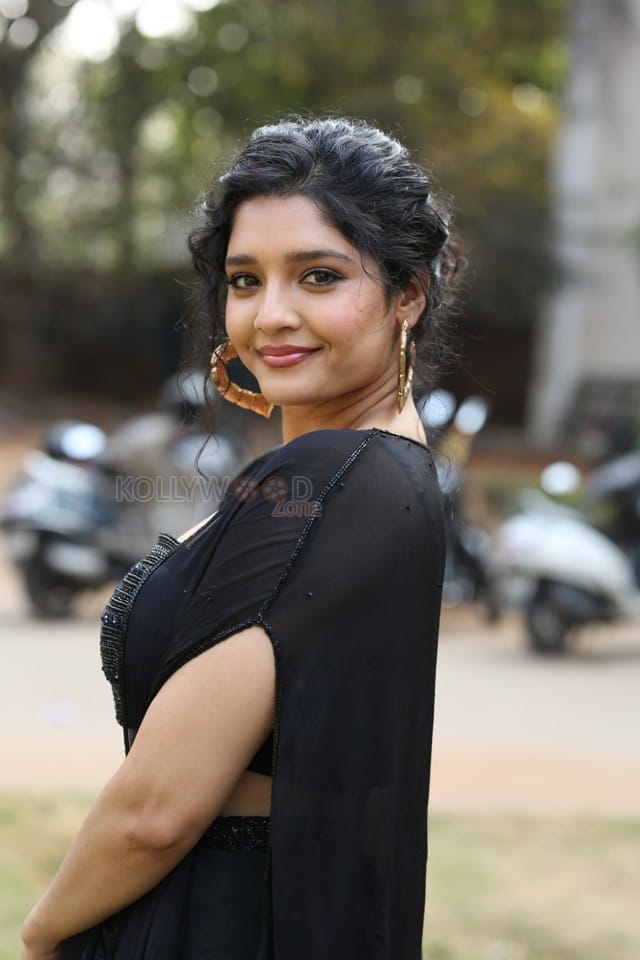 Actress Ritika Singh at Valari Trailer Launch Photos 05