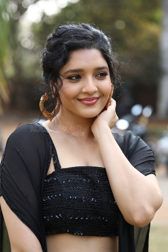 Actress Ritika Singh at Valari Trailer Launch Photos 08