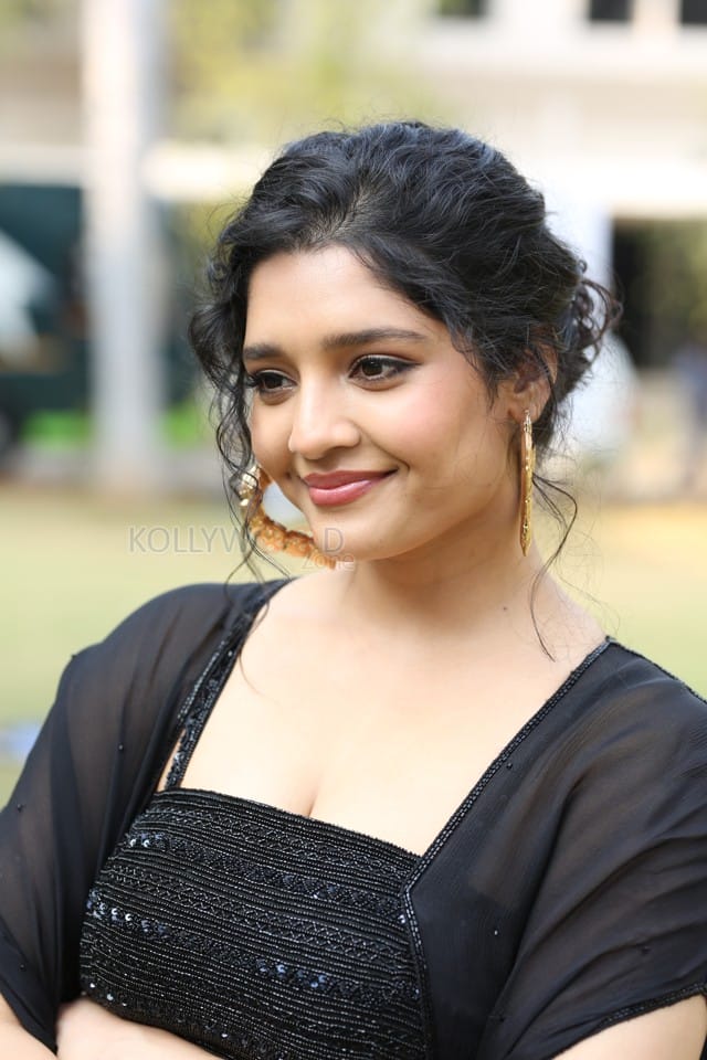 Actress Ritika Singh at Valari Trailer Launch Photos 18