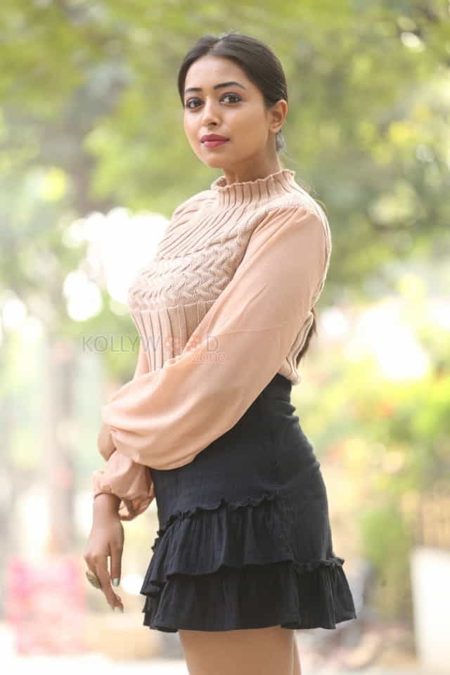 Actress Rittika Chakraborty At Bomma Adirindi Movie Press Meet Pictures 16