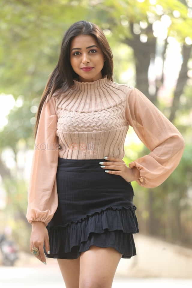 Actress Rittika Chakraborty At Bomma Adirindi Movie Press Meet Pictures 26