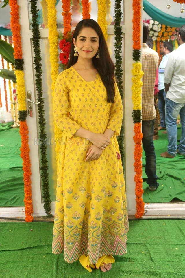 Actress Ruhani Sharma At Chi La Sow Movie Opening Photos 04