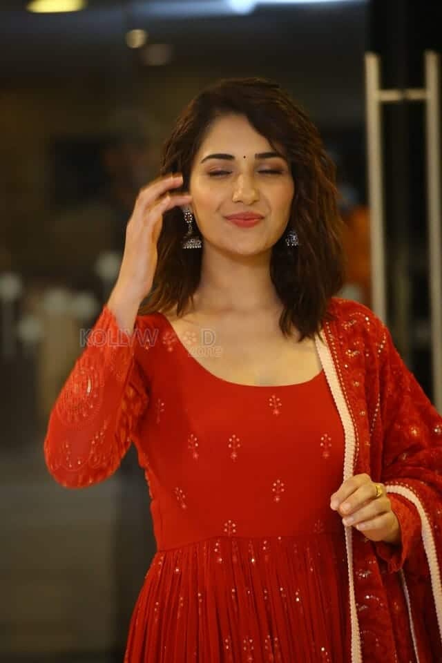 Actress Ruhani Sharma at Meet Cute Webseries Pre Release Event Images 06