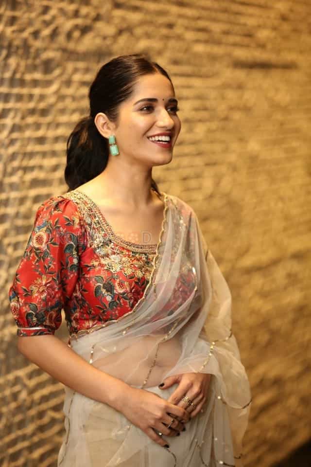 Actress Ruhani Sharma at Nootokka Jillala Andagadu Pre Release Event Photos 12