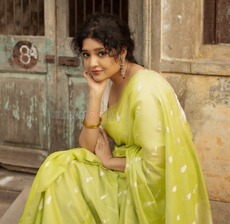 Beautiful Ritika Singh in a Lime Green Saree with a Cream Blouse Photos 06