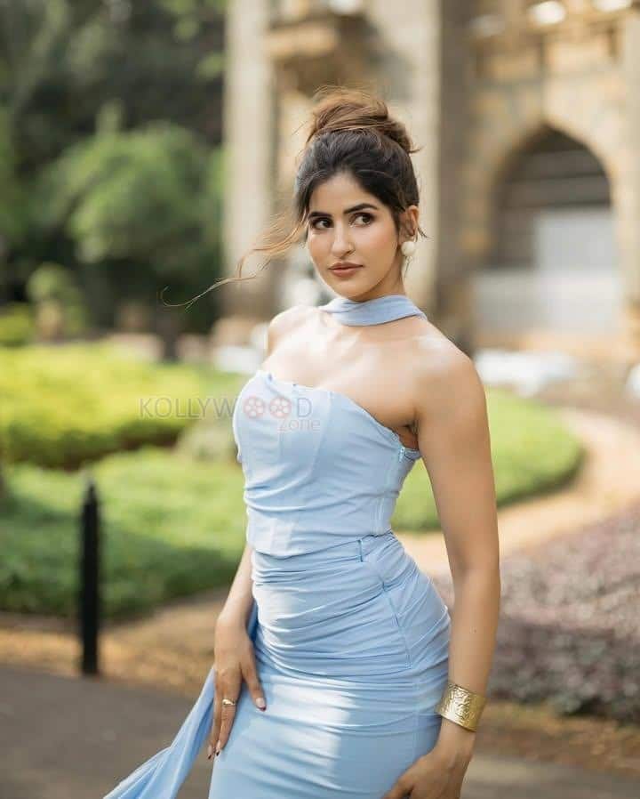 Beautiful Sakshi Malik in a Blue Outfit Pictures 01