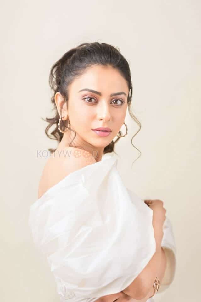 Beautifully Sexy Indian Actress Rakul Preet Singh Photoshoot Photos 07