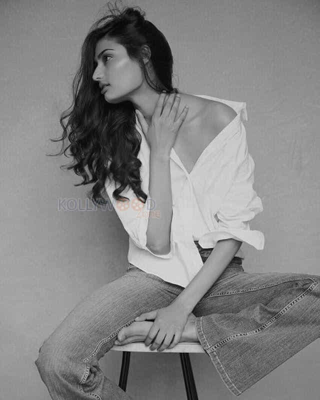 Bollywood Actress Athiya Shetty Photos 06