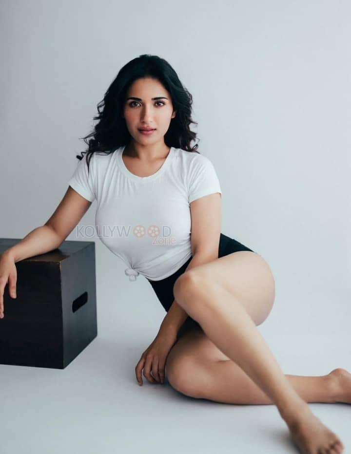 Charming Beauty Ruhani Sharma in a White Knotted T Shirt with a High Waisted Black Mini Shorts Photos 01
