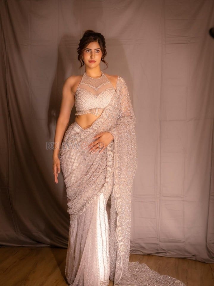 Dazzling Sakshi Malik in a White Embellished Saree with a Halter Neck Blouse Photos 03