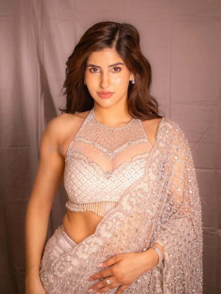 Dazzling Sakshi Malik in a White Embellished Saree with a Halter Neck Blouse Photos 04