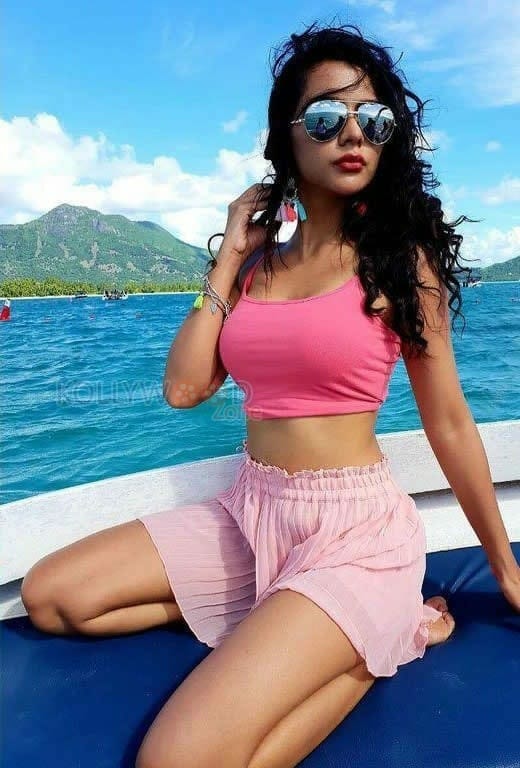 Former Miss India Ruhi Singh Sexy Pictures 14