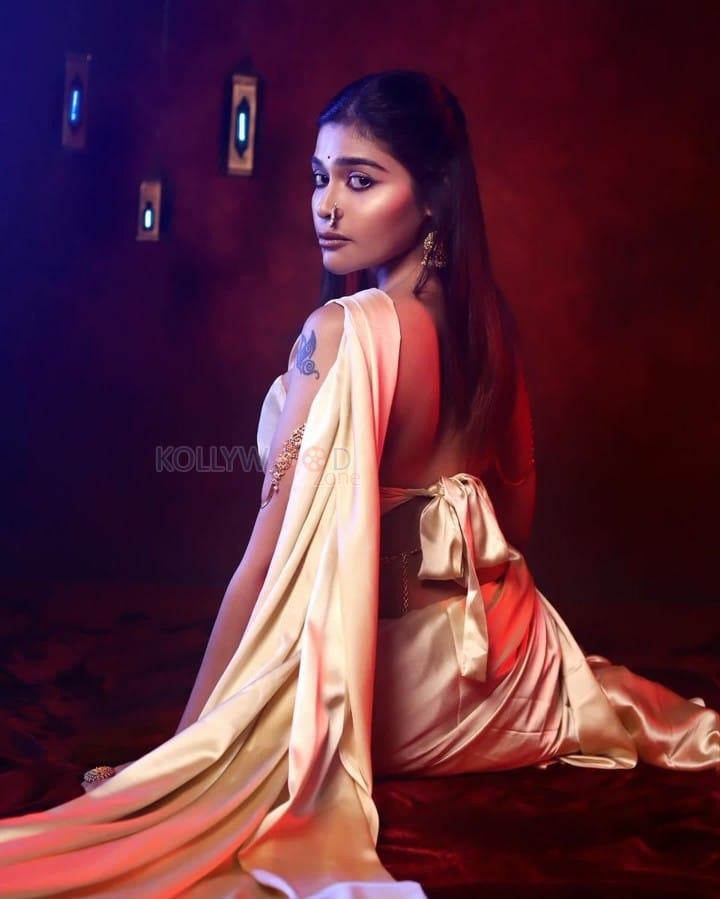 Glamorous Dharsha Gupta in a Golden Saree with Strapless Blouse Photos 05