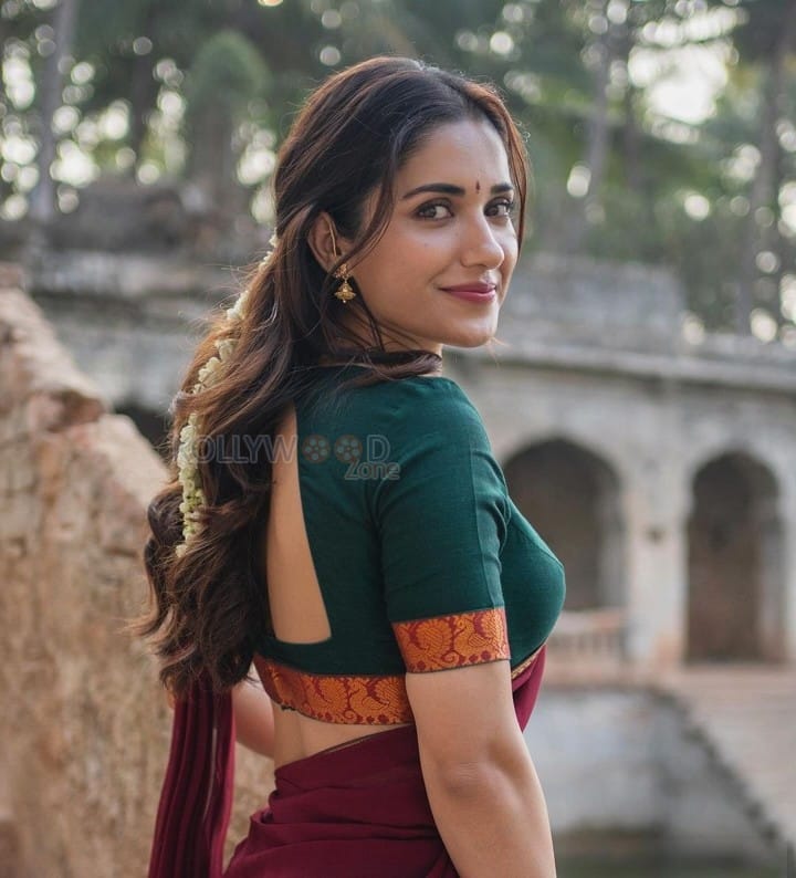 Glamorous Ruhani Sharma in a Maroon Half Saree with Green Blouse Pictures 06
