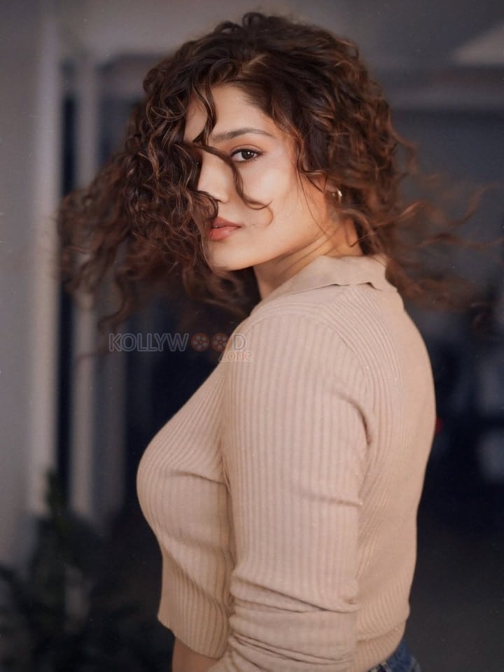 Gorgeous Ritika Singh in a Half Sleeve Light Brown Crop Top Pictures 03