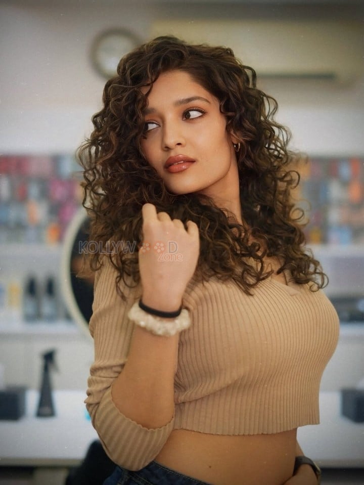 Gorgeous Ritika Singh in a Half Sleeve Light Brown Crop Top Pictures 04