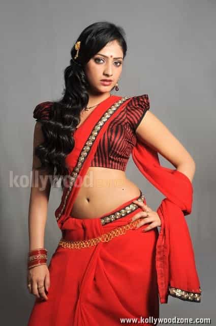 Haripriya Hot Sexy Navel Pictures 01
