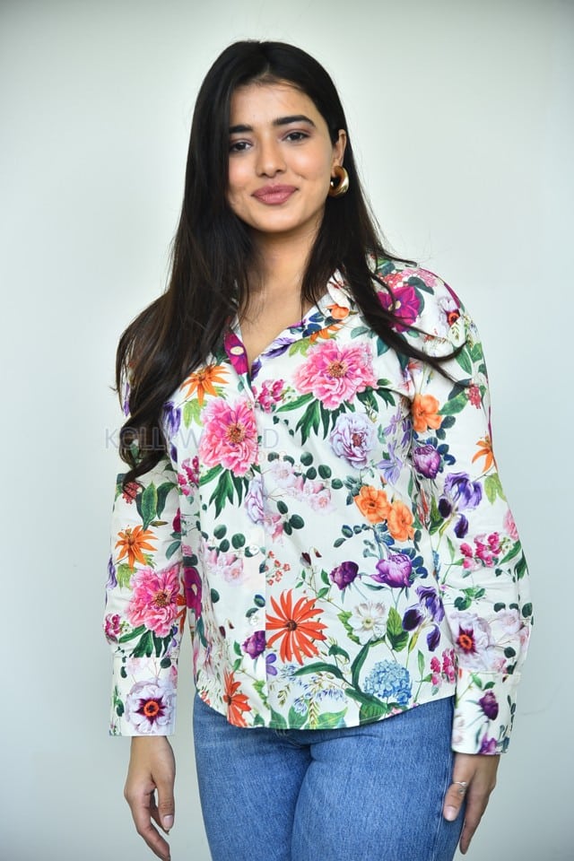 Heroine Ketika Sharma at Single Movie Interview Pictures 03