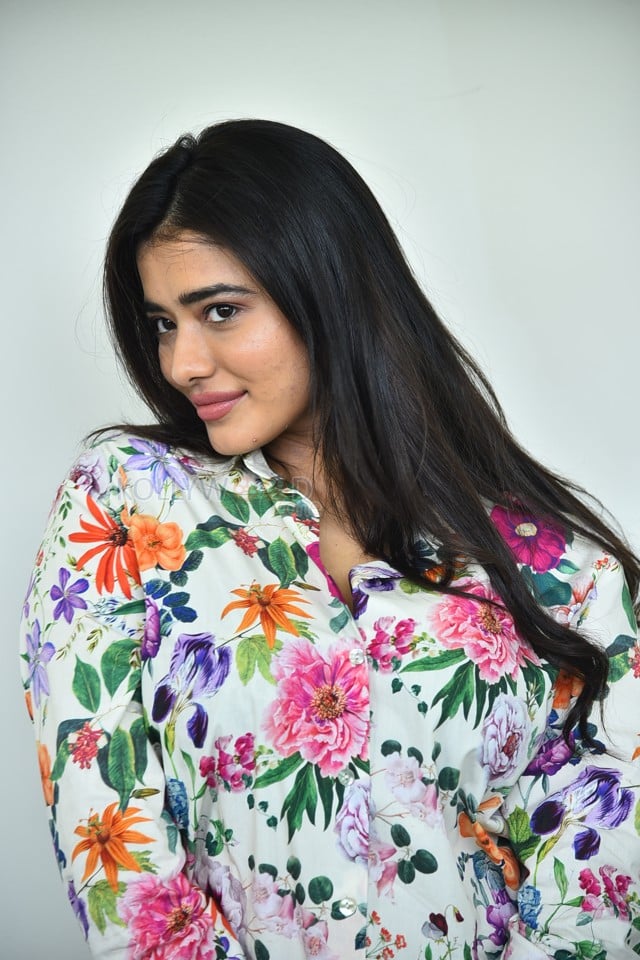 Heroine Ketika Sharma at Single Movie Interview Pictures 08