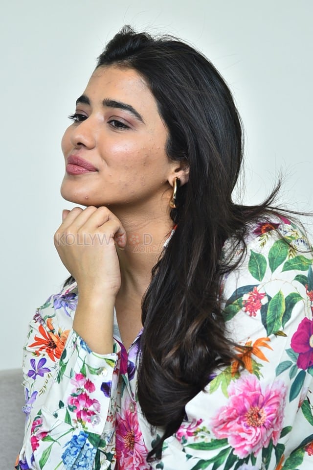 Heroine Ketika Sharma at Single Movie Interview Pictures 15