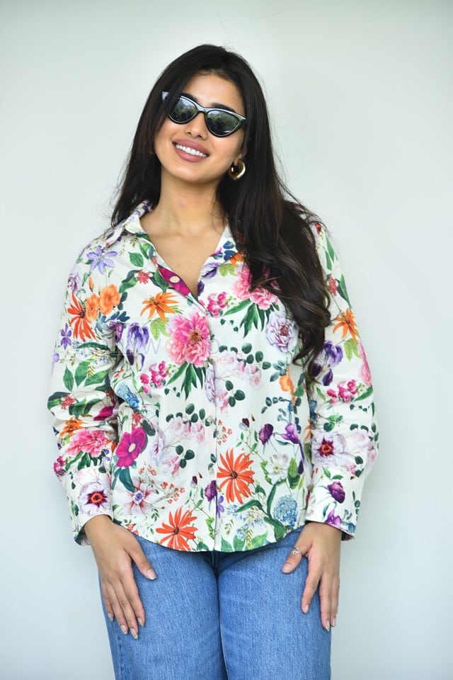 Heroine Ketika Sharma at Single Movie Interview Pictures 23