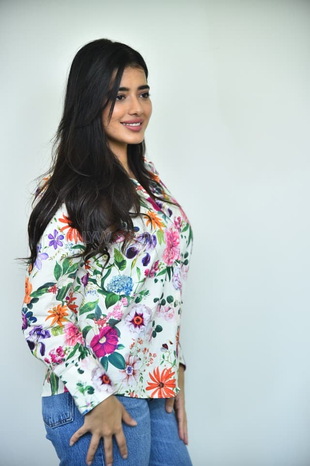 Heroine Ketika Sharma at Single Movie Interview Pictures 31