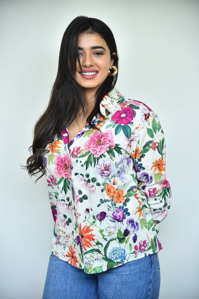 Heroine Ketika Sharma at Single Movie Interview Pictures 34