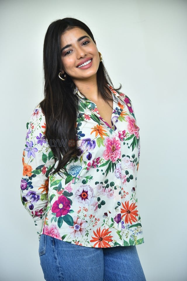 Heroine Ketika Sharma at Single Movie Interview Pictures 35