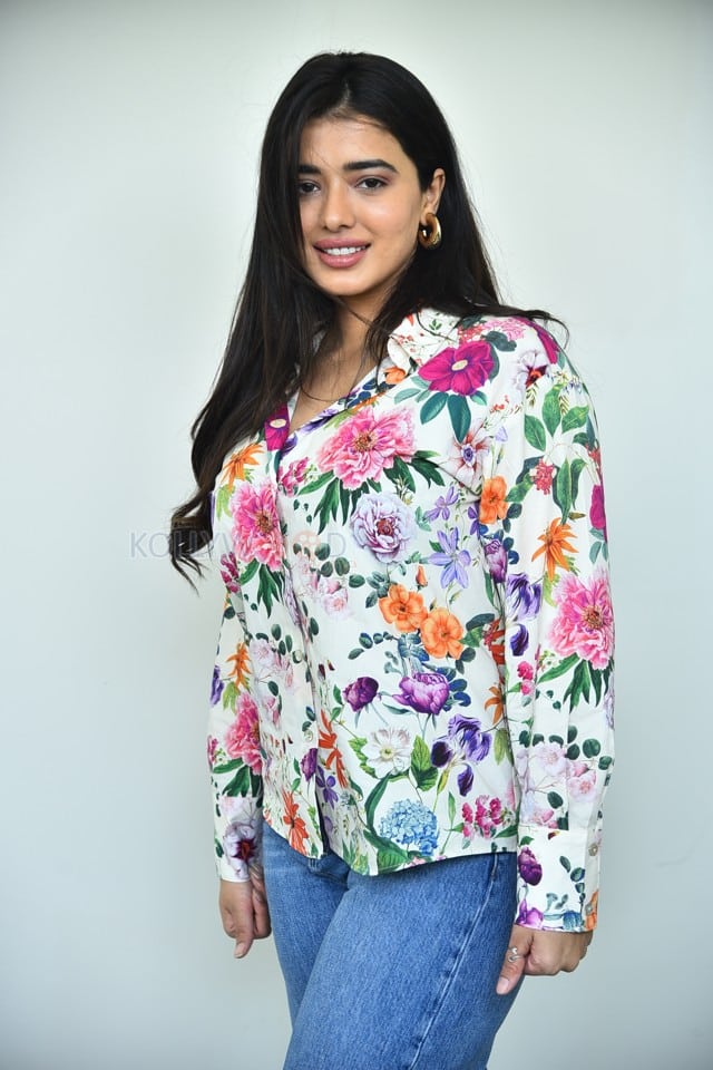 Heroine Ketika Sharma at Single Movie Interview Pictures 37