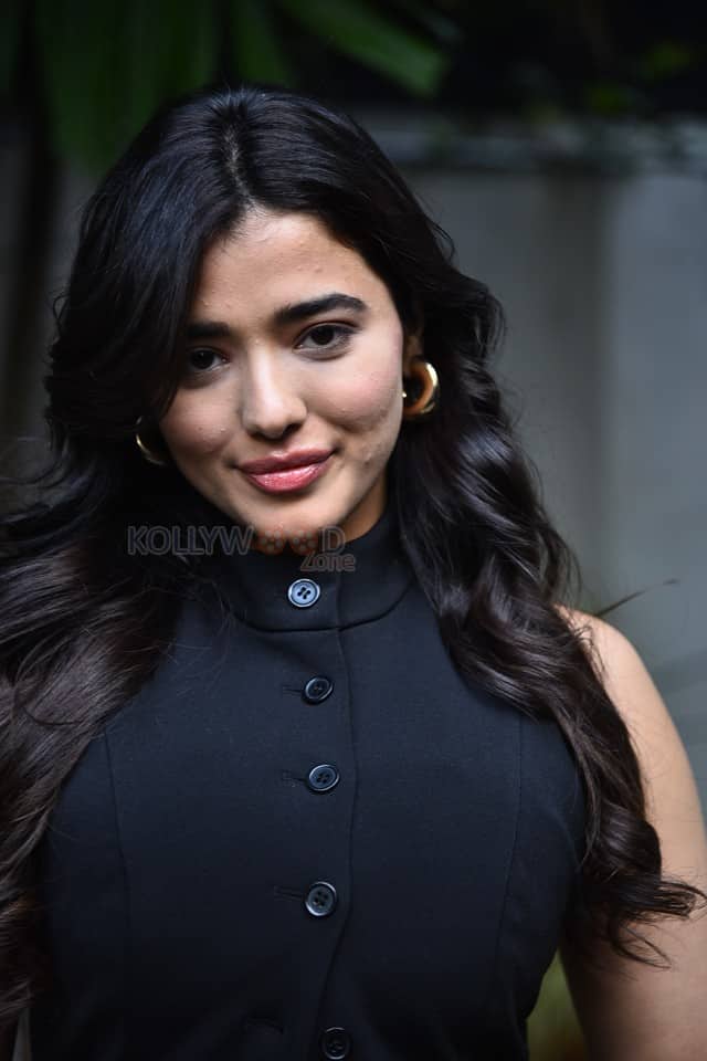 Heroine Ketika Sharma at Single Movie Success Meet Photos 09