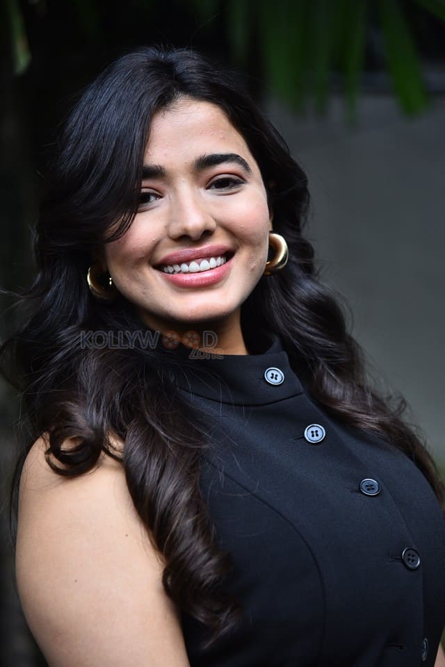 Heroine Ketika Sharma at Single Movie Success Meet Photos 12
