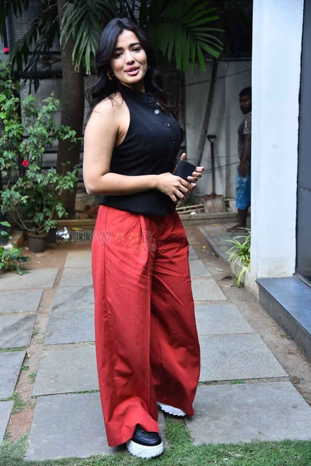 Heroine Ketika Sharma at Single Movie Success Meet Photos 28