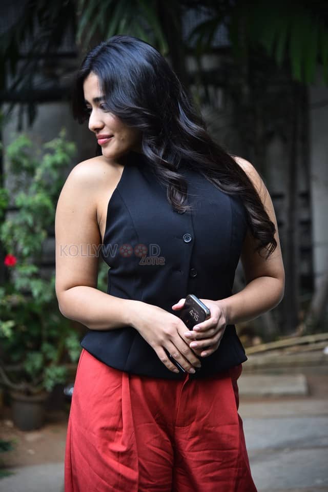 Heroine Ketika Sharma at Single Movie Success Meet Photos 29