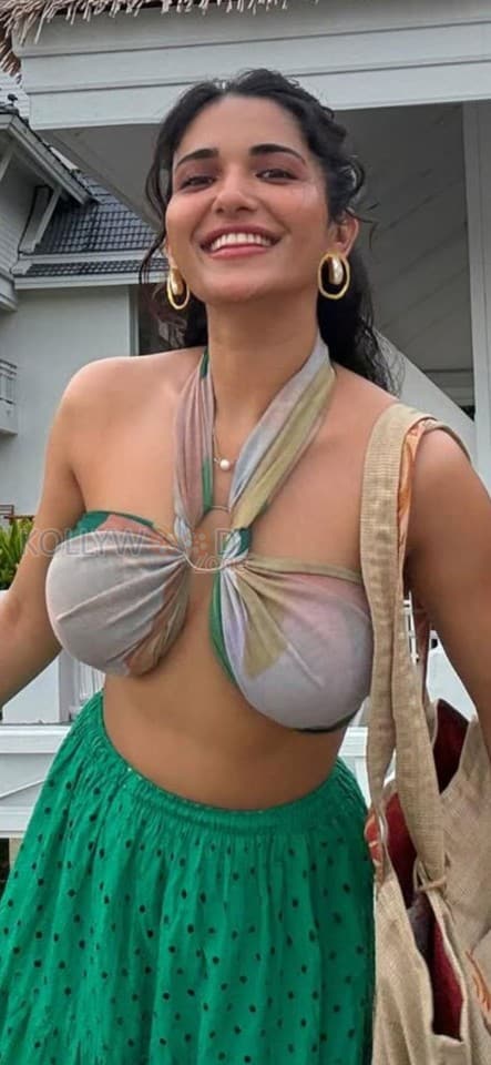 Hot Ruhani Sharma Boobs in a Revealing Scarf Top and Green Maxi Skirt Pictures 04